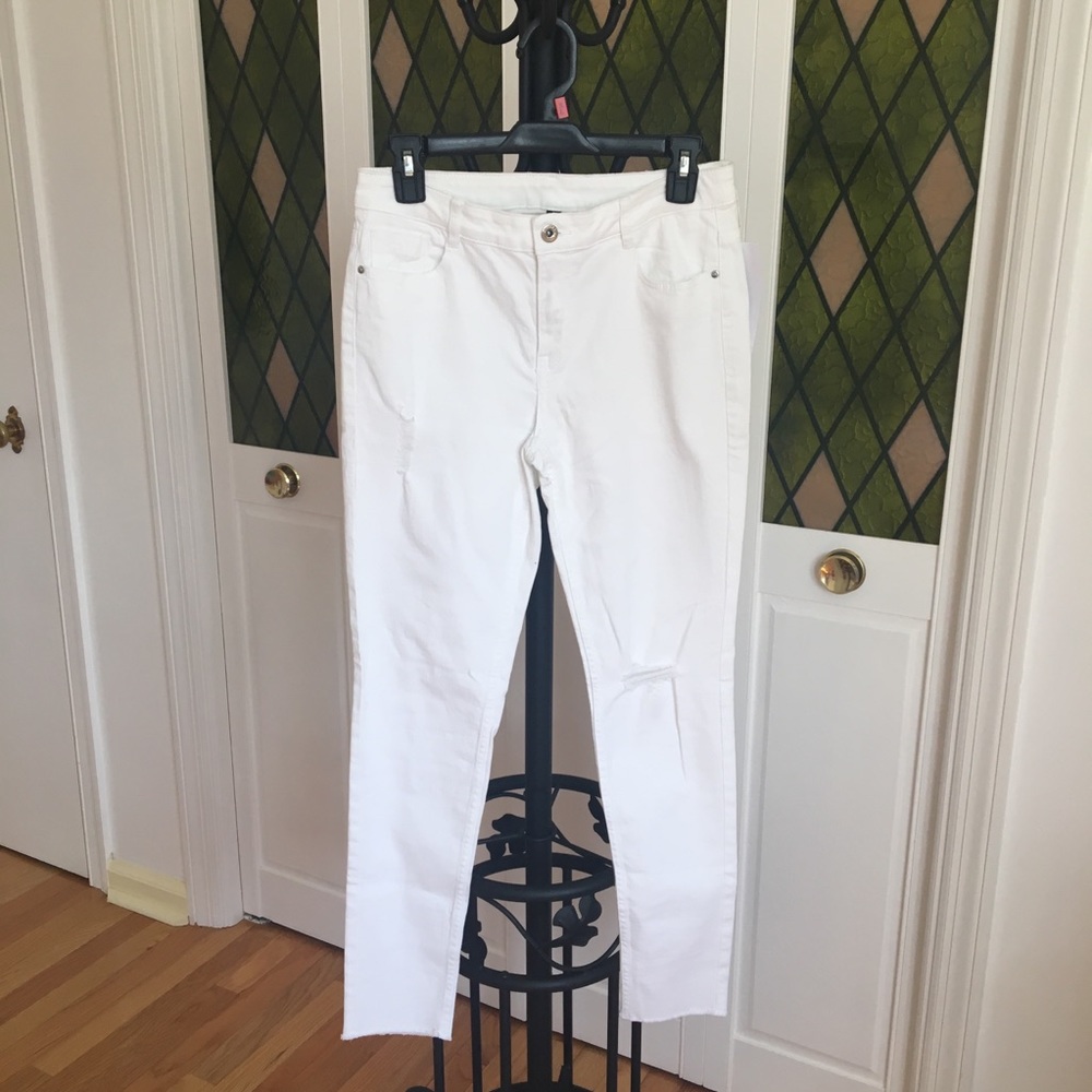 Size 8 H&M White Distressed Jeans